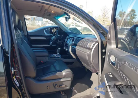 2017 Toyota Tundra Platinum 5.7L V8 z USA, uszkodzony, nr VIN 5TFAY5F18HX644519